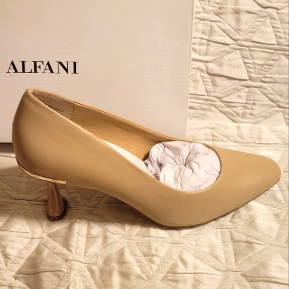 Women's Tan Heels - Picture 3 of 3
